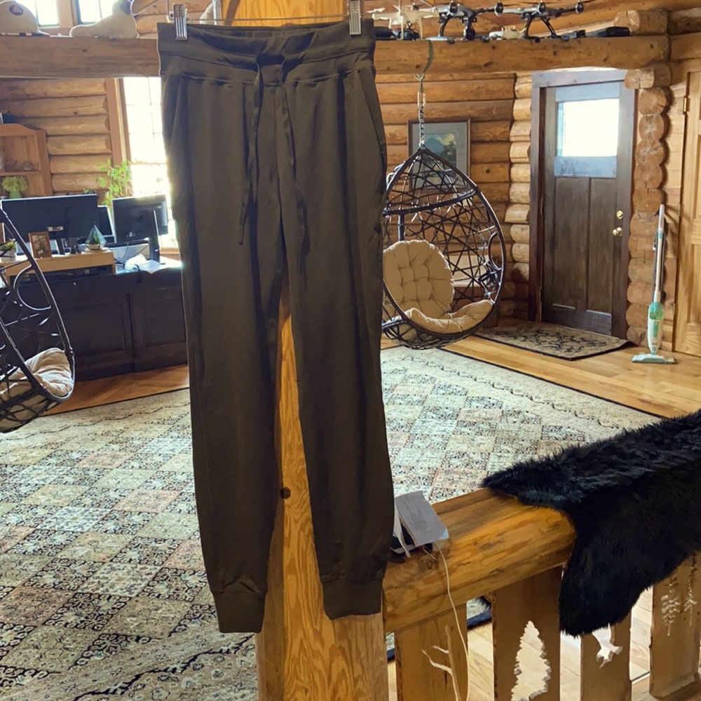 Women’s sports pants